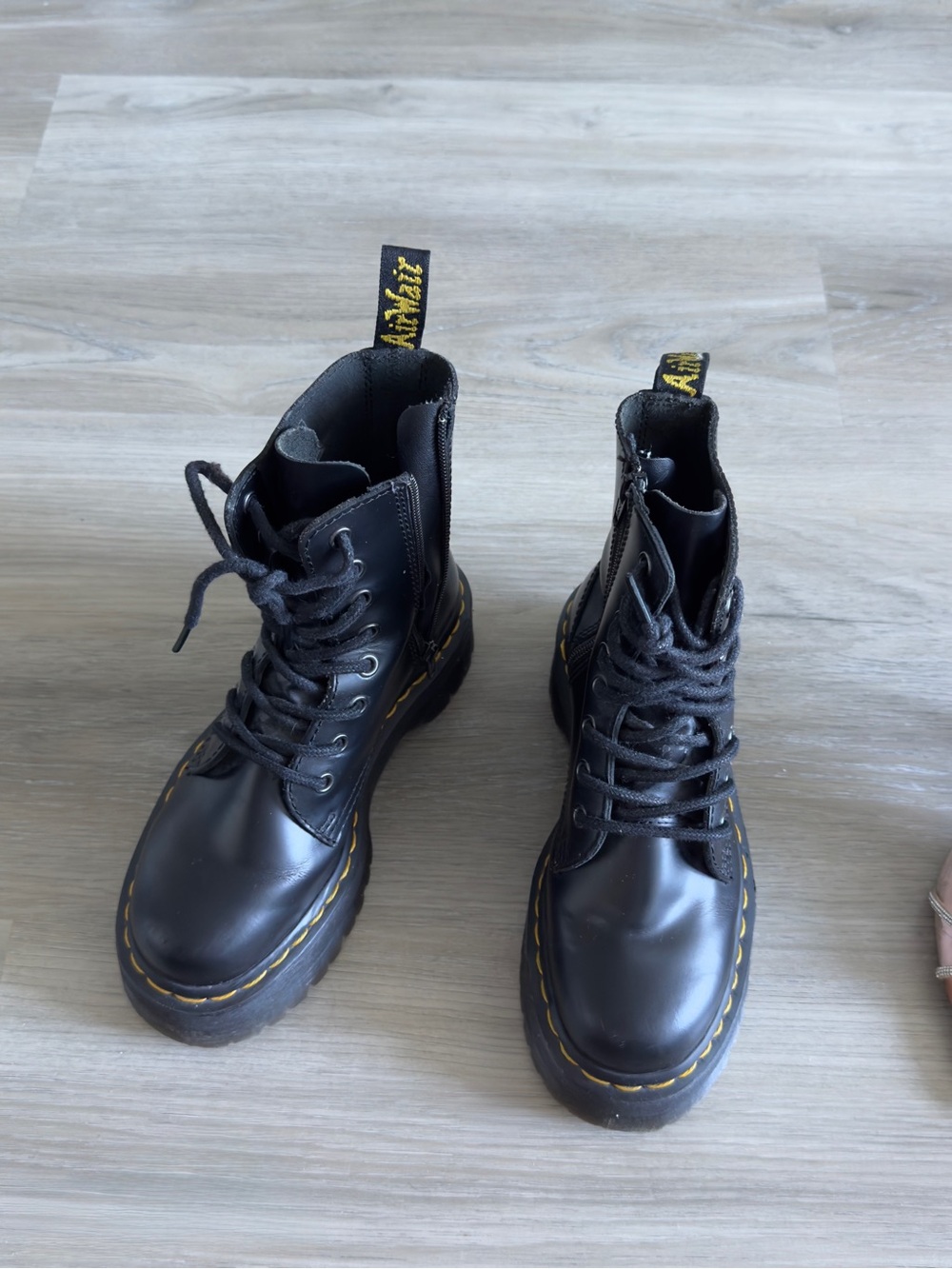 Dr Martens Jadon boots